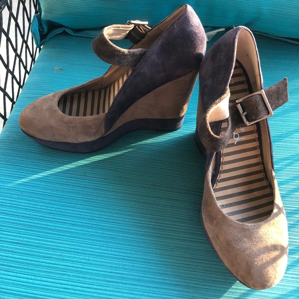 Splendid color block suede wedge heals